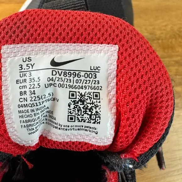 Nike Kids Team Hustle Basketball Sneakers - Picture 3 of 12